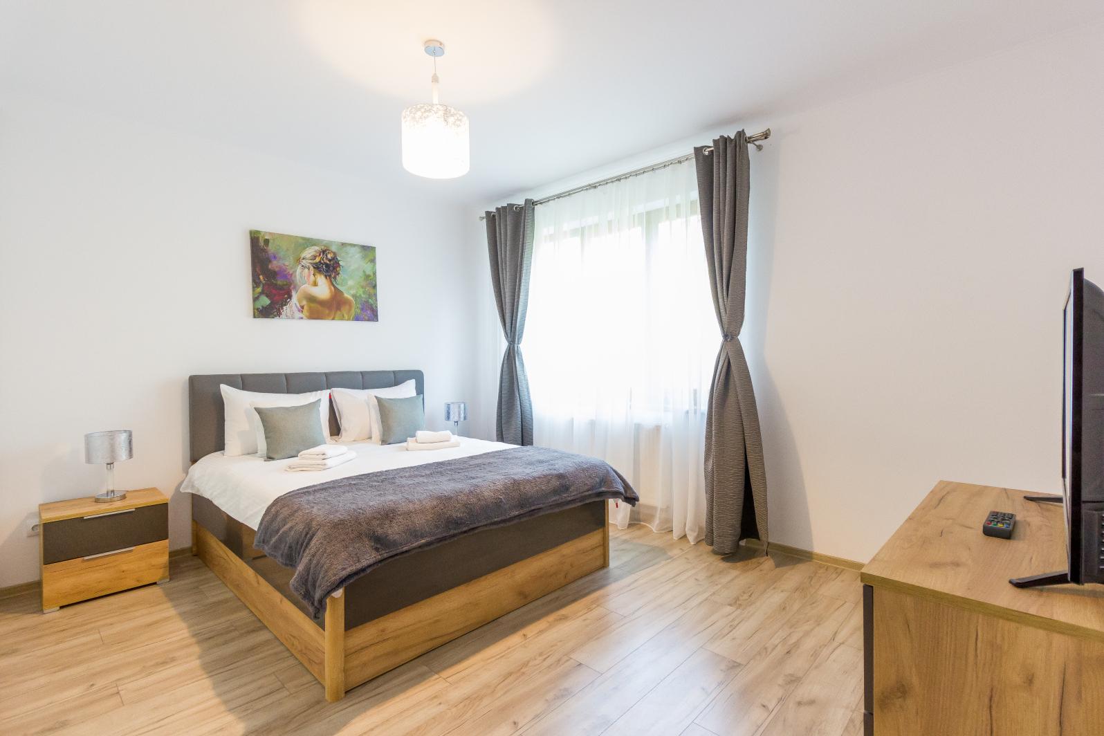 Spacious and Quiet 2 Bedroom Apartment