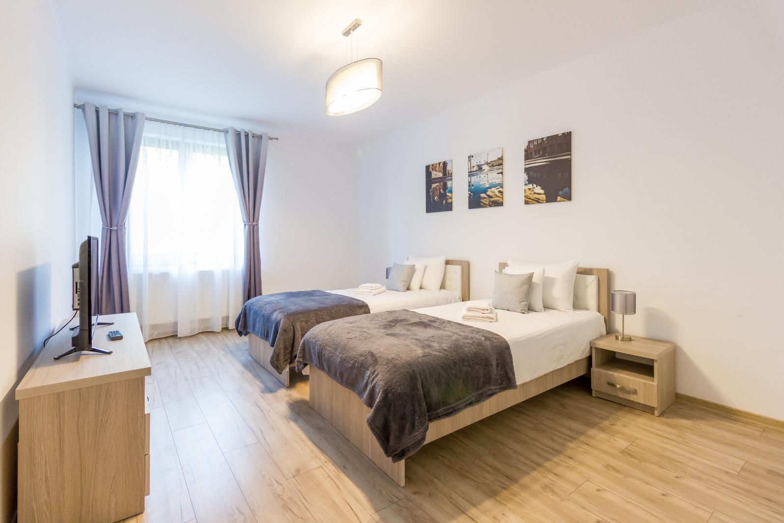 Spacious and Quiet 2 Bedroom Apartment