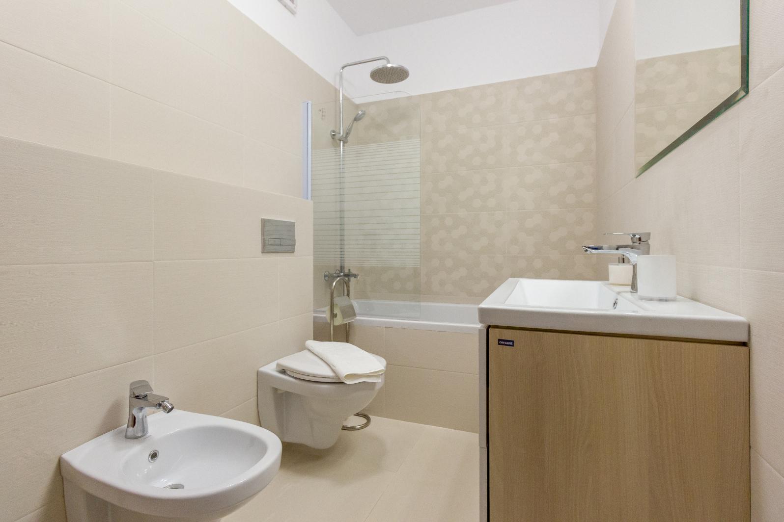 Spacious and Quiet 2 Bedroom Apartment