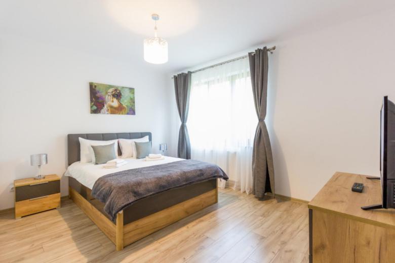 Spacious and Quiet 2 Bedroom Apartment