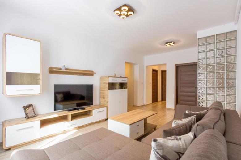 Spacious and Quiet 2 Bedroom Apartment