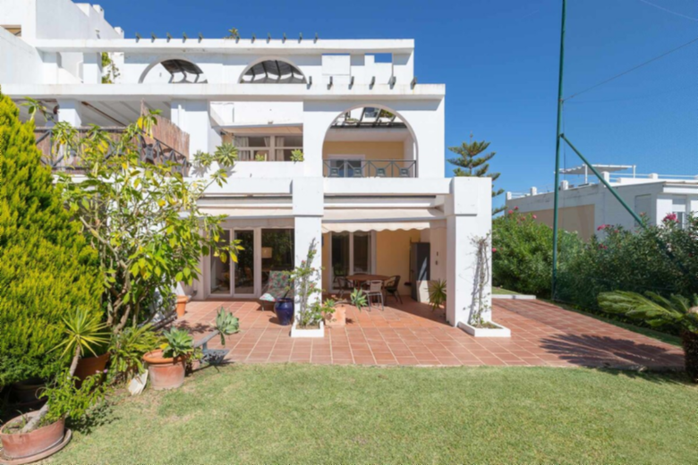  Apartamento con piscina en 1ª línea Golf La Quinta