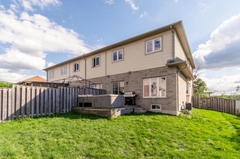 Hamilton. Luxury 3BR 2.5BA TOWNHOME. HOT TUB, GYM, BBQ, Sauna