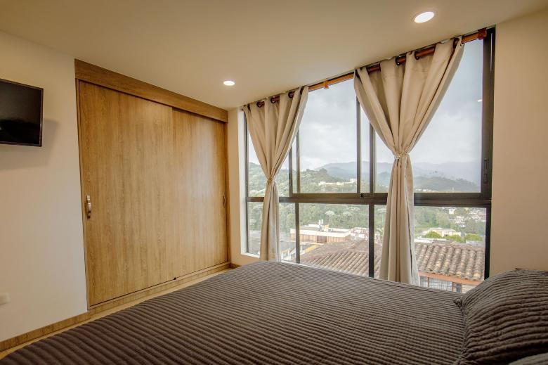 Cama Queen + Vista a las Montañas