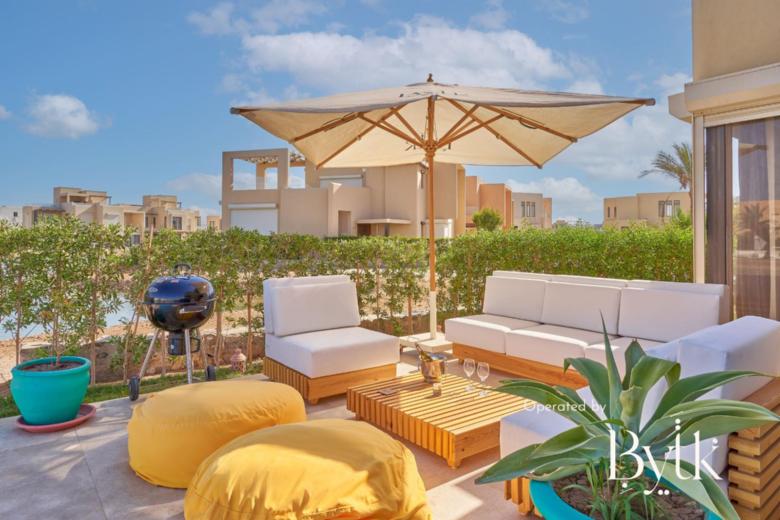 Casa De Familia  - 4 BD Villa with private heated Pool (Lagoon view)