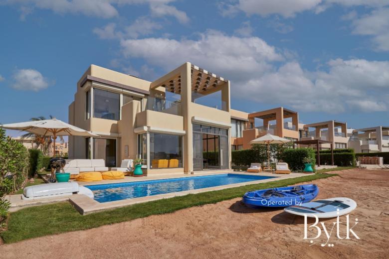 Casa De Familia  - 4 BD Villa with private heated Pool (Lagoon view)