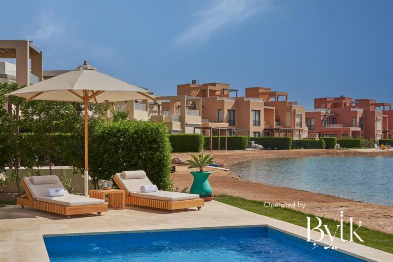Casa De Familia  - 4 BD Villa with private heated Pool (Lagoon view)