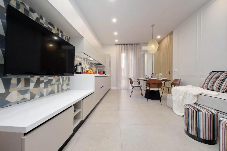 Trastevere E by Flatinrome