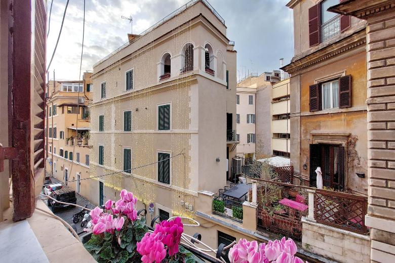 Trastevere E by Flatinrome