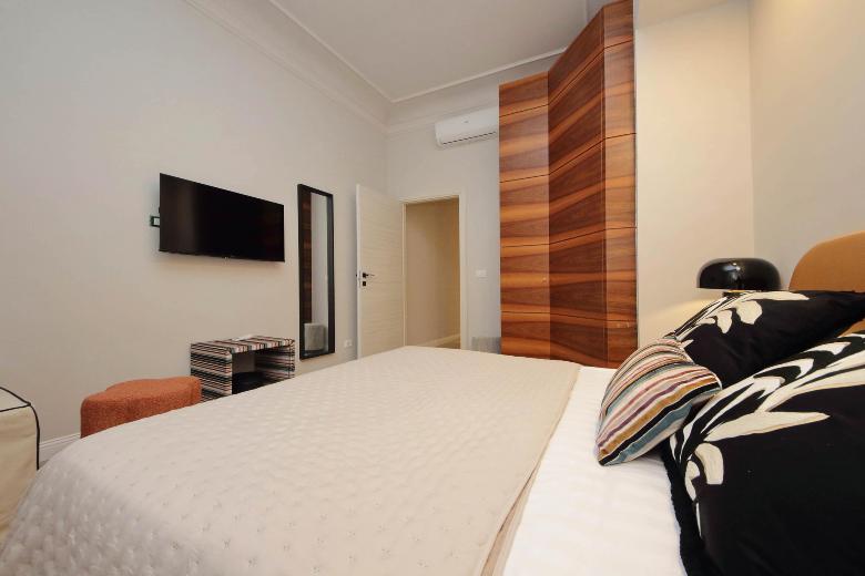 Trastevere E by Flatinrome