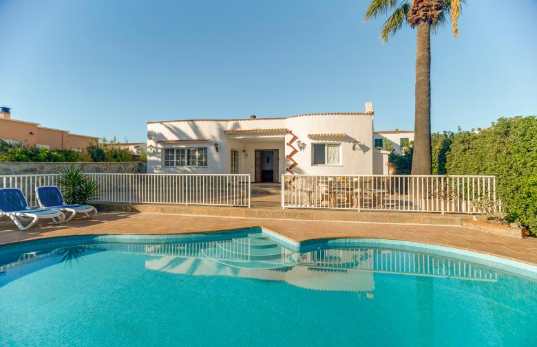 Villa Joel  - Casa con piscina cerca de la playa