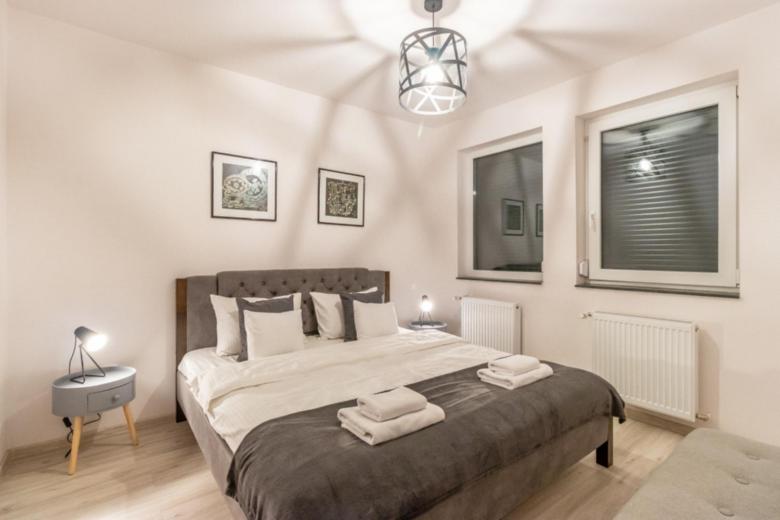 Modern and Stylish Apartment w Terrace