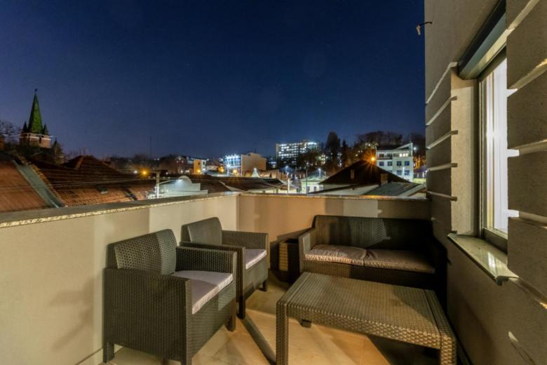 Modern and Stylish Apartment w Terrace