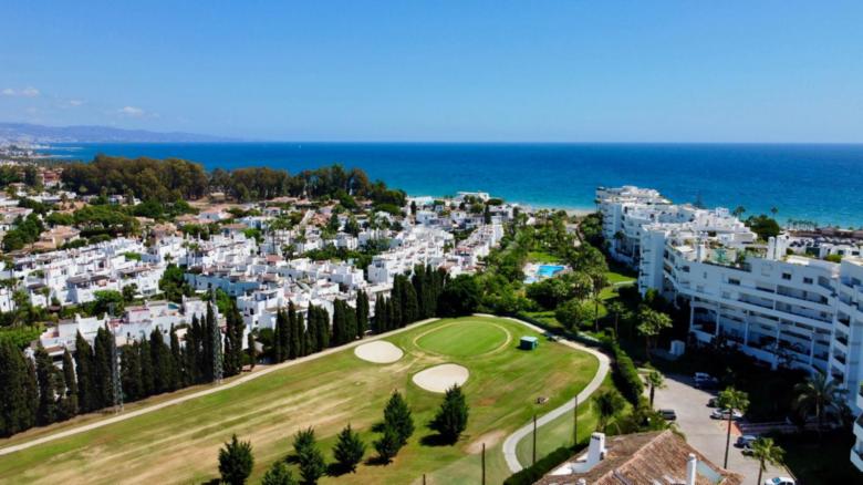 Sea and Mountain Views Penthouse in Guadalmina - EaW Homes