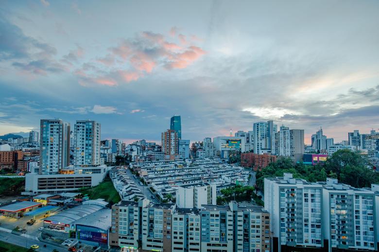 Maravilloso y Amplio, apartamento cerca a Cable Plaza