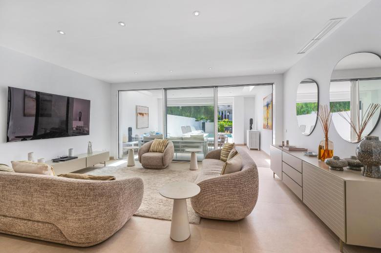  Espaciosa y renovada casa con piscina privada a 100m de la playa