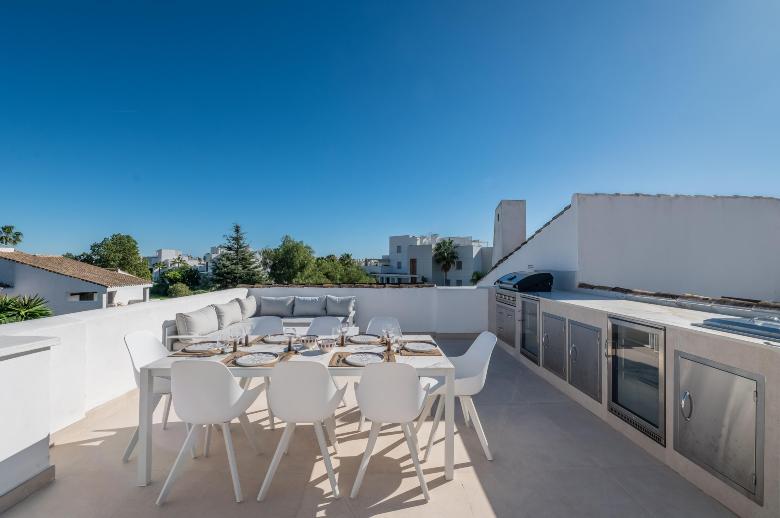  Espaciosa y renovada casa con piscina privada a 100m de la playa