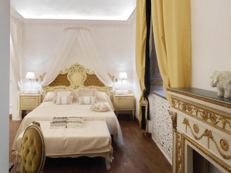 Luxury Navona apartments by Flatinrome