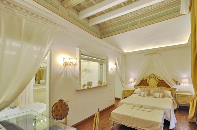 Luxury Navona apartments by Flatinrome