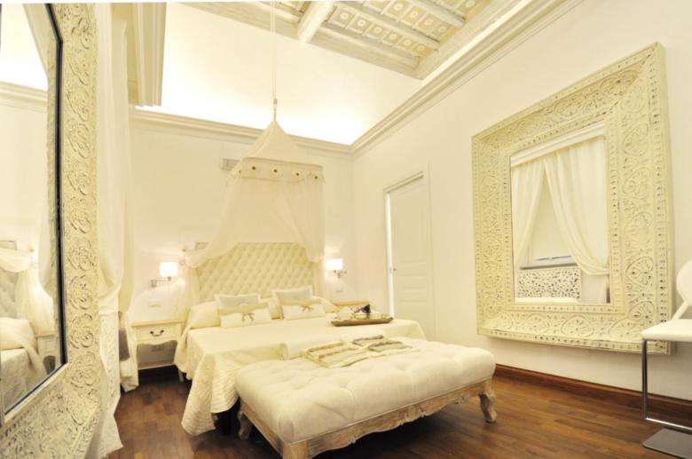 Luxury Navona apartments by Flatinrome