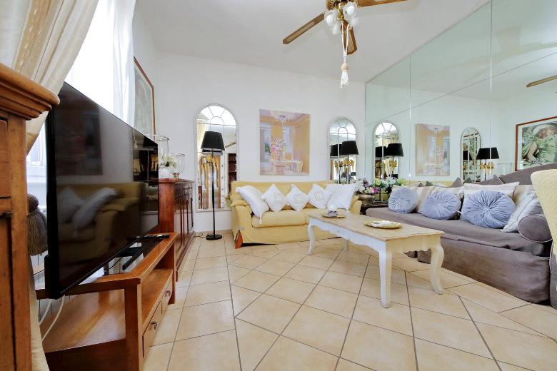 Domus Navona by Flatinrome