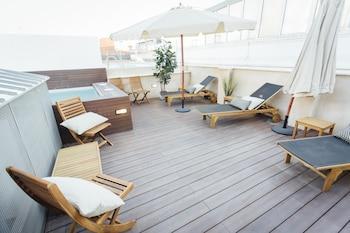 One&Lux Byron Suites