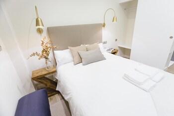 One&Lux Byron Suites