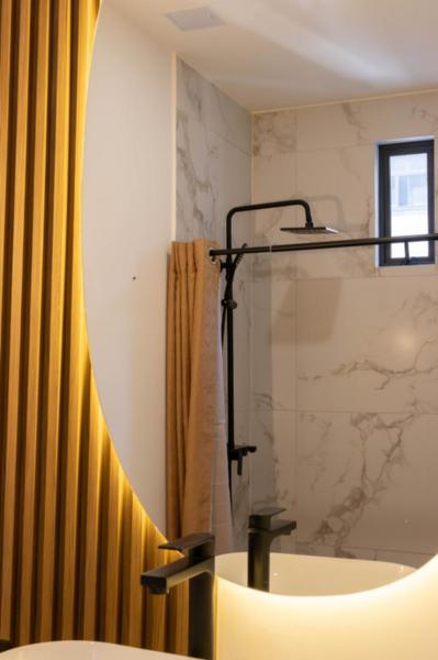 XOE F7 · Unique Studio Gym + Cowork UIO Republica Salvador