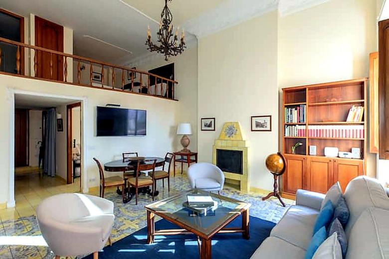 Historic Via Giulia Loft by Flatinrome