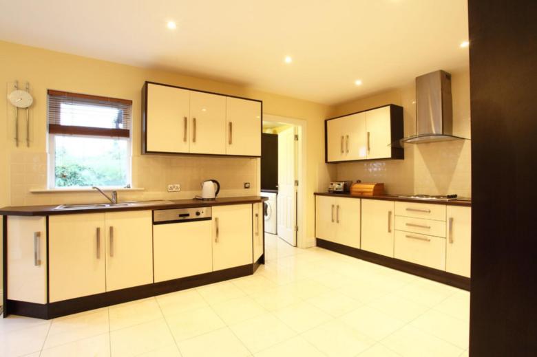 Ard Mullen 3 Bed Walnut Style