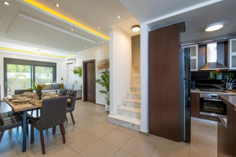 K5 - Delight Luxury Maisonette with rooftop jacuzzi