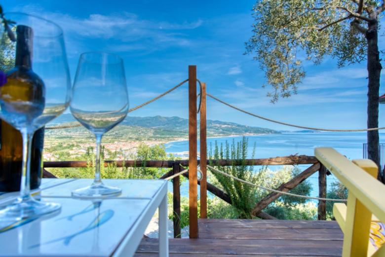 Villa Parmenide 1: due Camere da Letto con Vista Mare (R2)