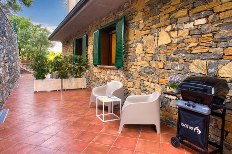 Villa Parmenide 2: due Camere da Letto con Vista Mare e Vasca Idromassaggio 