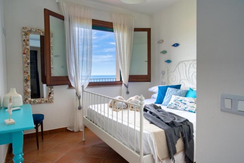 Villa Parmenide 1: due Camere da Letto con Vista Mare (R2)