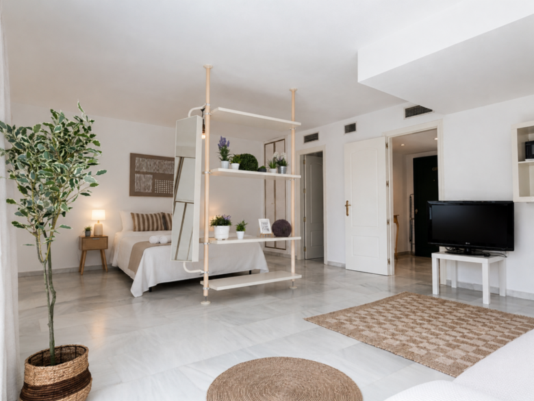 City Center Studio II - EaW Homes