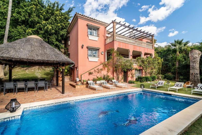 Andalusian Sun Villa with Private Pool & BBQ - EaW Homes