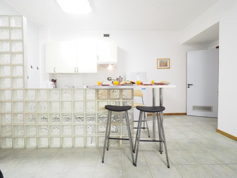 DIMORA SOTTORIPA DI FRONTE ALL’ACQUARIO