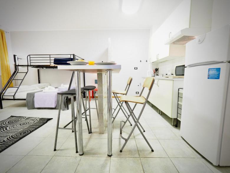 DIMORA SOTTORIPA DI FRONTE ALL’ACQUARIO