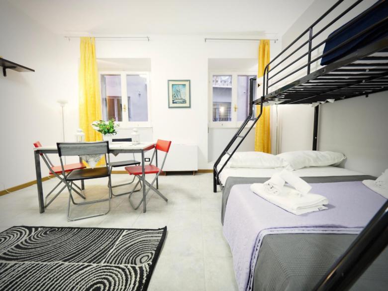 DIMORA SOTTORIPA DI FRONTE ALL’ACQUARIO