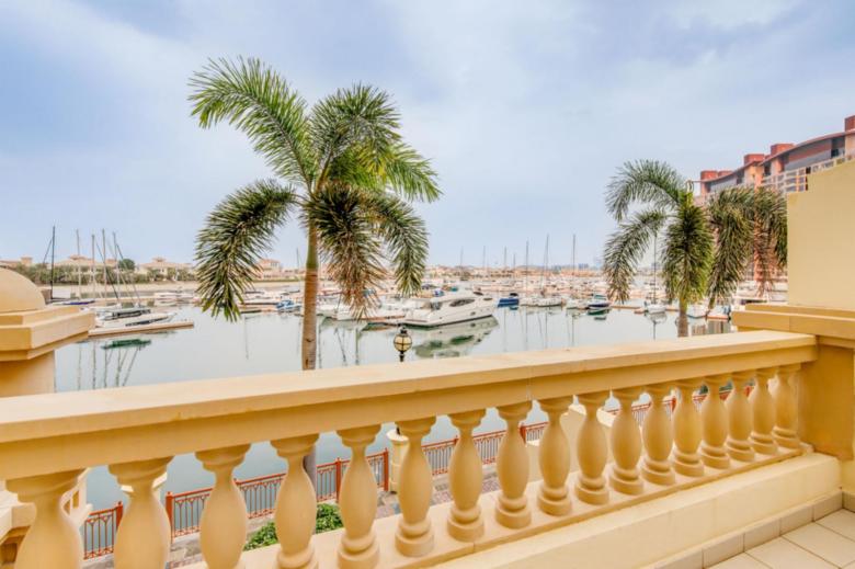 Palm Jumeirah. Marina Residences 5. Luxury 3 Bedrrom + Maid Townhouse with Sea View