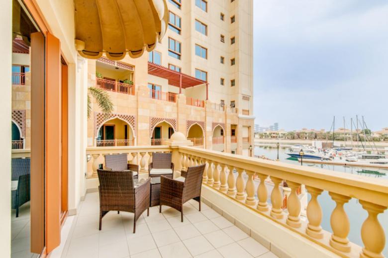 Palm Jumeirah. Marina Residences 5. Luxury 3 Bedrrom + Maid Townhouse with Sea View