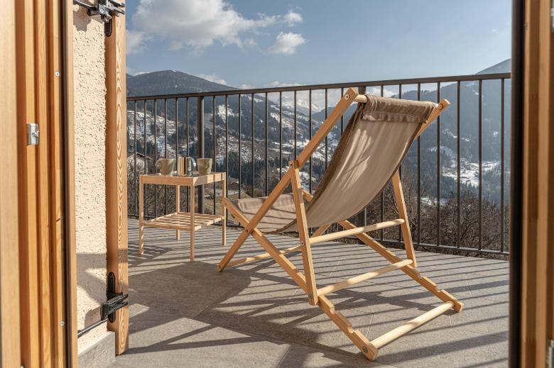 Nest Love, Bedollo Ospitar