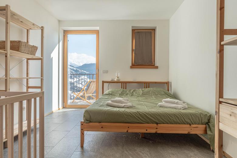 Nest Love, Bedollo Ospitar