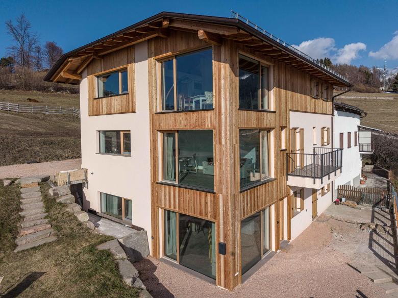 Nest Love, Bedollo Ospitar