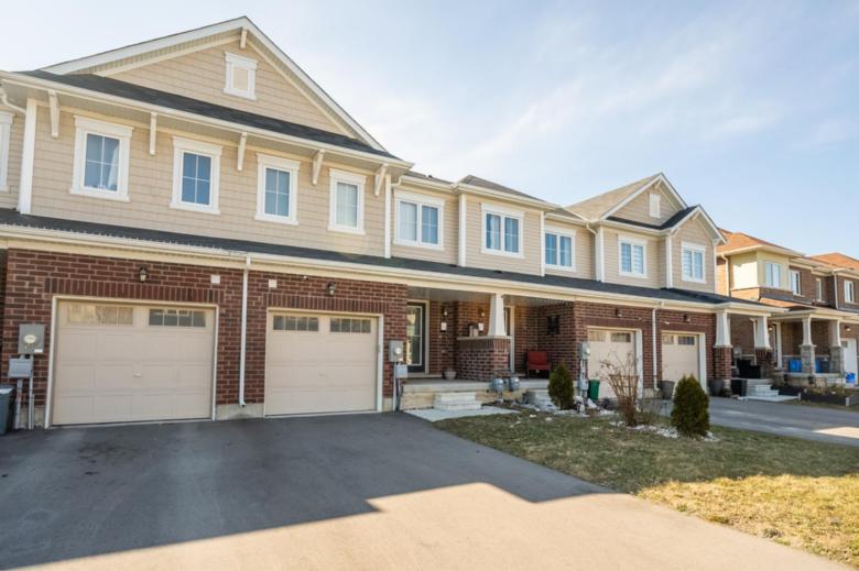 Thorold. New 3BR 2BA Townhome, 19 km to Niagara Journey