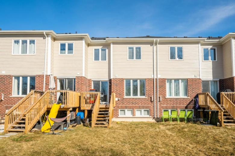 Thorold. New 3BR 2BA Townhome, 19 km to Niagara Journey