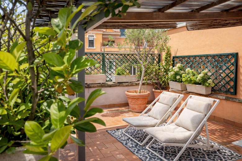 B1 - The Trastevere Rooftop Suite - Spa & Skyline View 