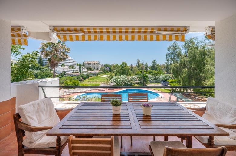 Vistas al golf y piscina en Guadalmina Marbella