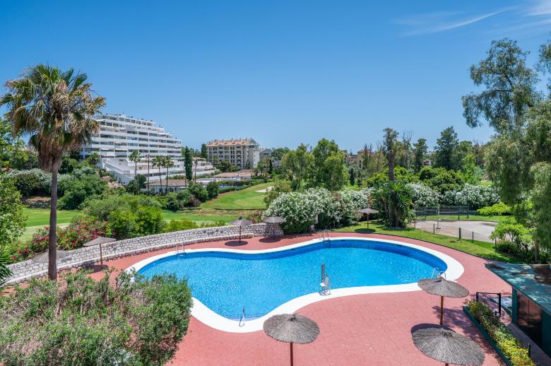 Vistas al golf y piscina en Guadalmina Marbella