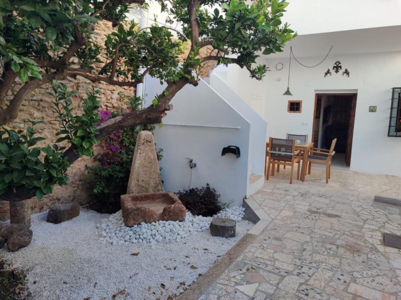 Mina 25 by 7Escalones